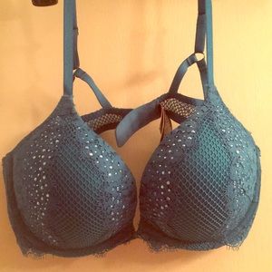 Victoria’s Secret bombshell bra